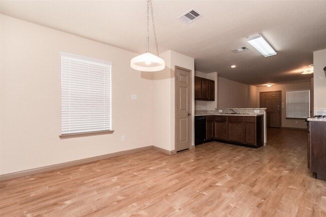 Building Photo - 5702 S Brenwood Dr