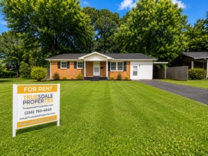 Building Photo - 3120 Adonna Dr NW