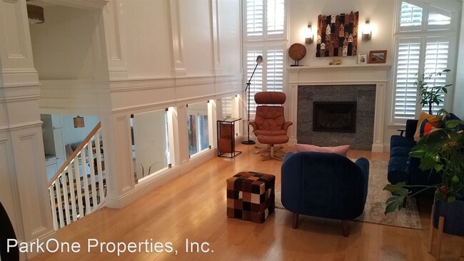 Building Photo - 3 br, 2.5 bath House - 1710 Siskiyou Drive