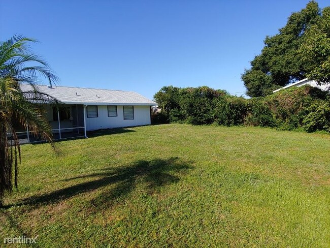 Foto del edificio - 3 br, 2 bath House - 19083 Flamingo Rd