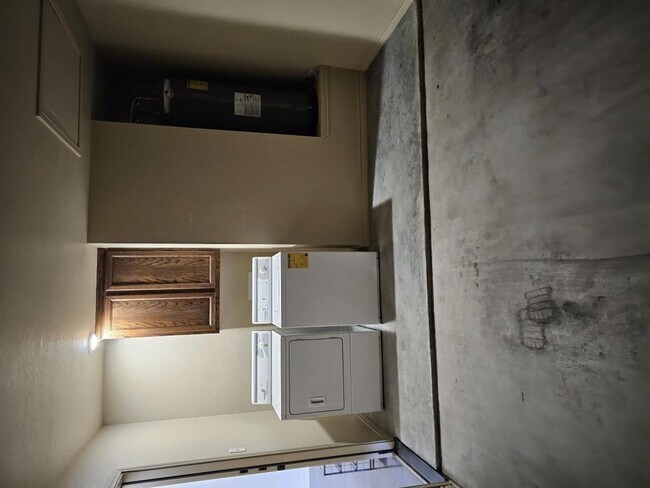 Building Photo - 1314 Greens Dr