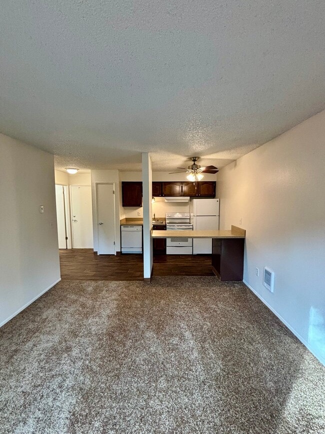 Photo - 3950 SW 102nd Ave (Beaverton, OR) Apartment
