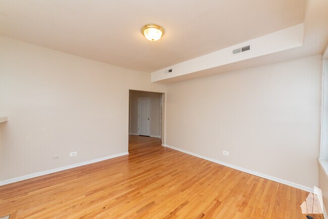 Foto del edificio - 7505 N Greenview Ave