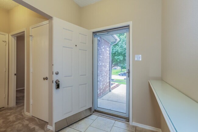 Foto del edificio - 6416 Freshwater Ln