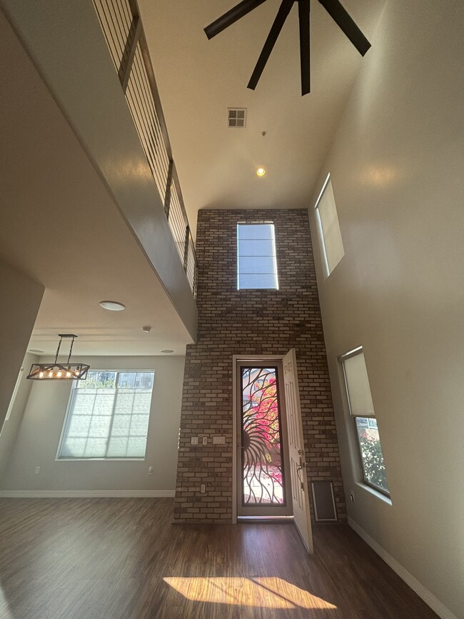 High ceilings - 615 E Portland St