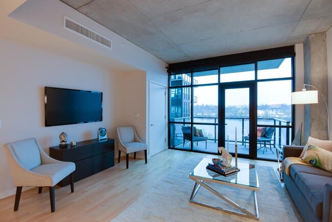 Building Photo - Luxury 1 Bedroom Condo with River Views, B...