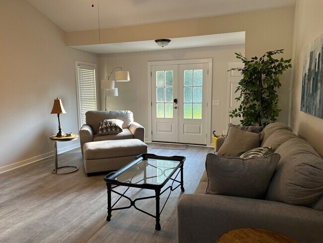 Foto del edificio - 1565 Pinebreeze Dr