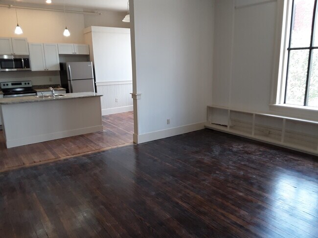 Building Photo - 513 Gloucester St