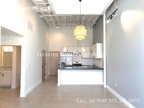 Building Photo - 605 Mountain Rd NW