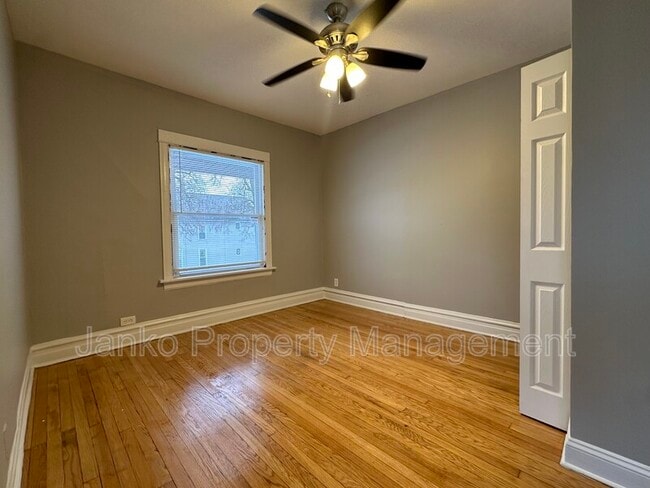 Building Photo - 856 N Mayfield Ave