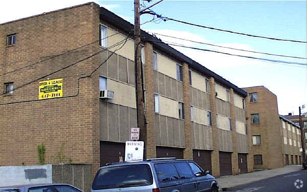 Building Photo - 814-820 26th St