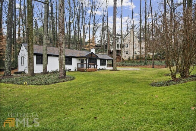 Foto del edificio - 4055 N Stratford Rd NE
