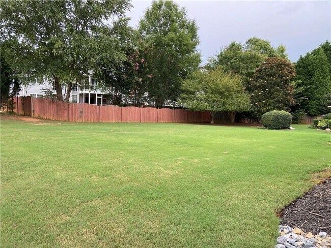 Foto del edificio - 5125 Huntington Crest Ln
