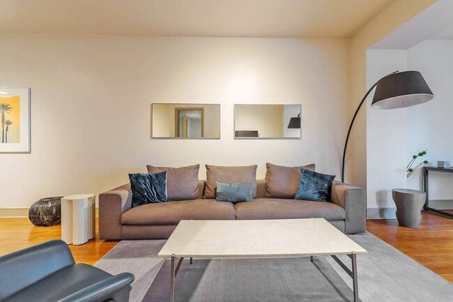 Interior Photo - Wilshire Victoria Westwood Apartments