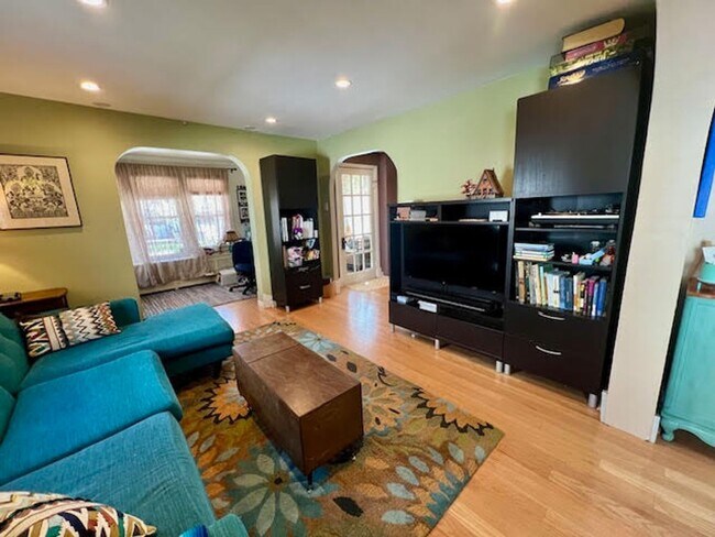 Foto del edificio - Fully Furnished Beautifully Restored Vinta...