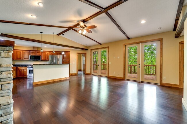 Foto del edificio - 651 Chalk Hill Rd