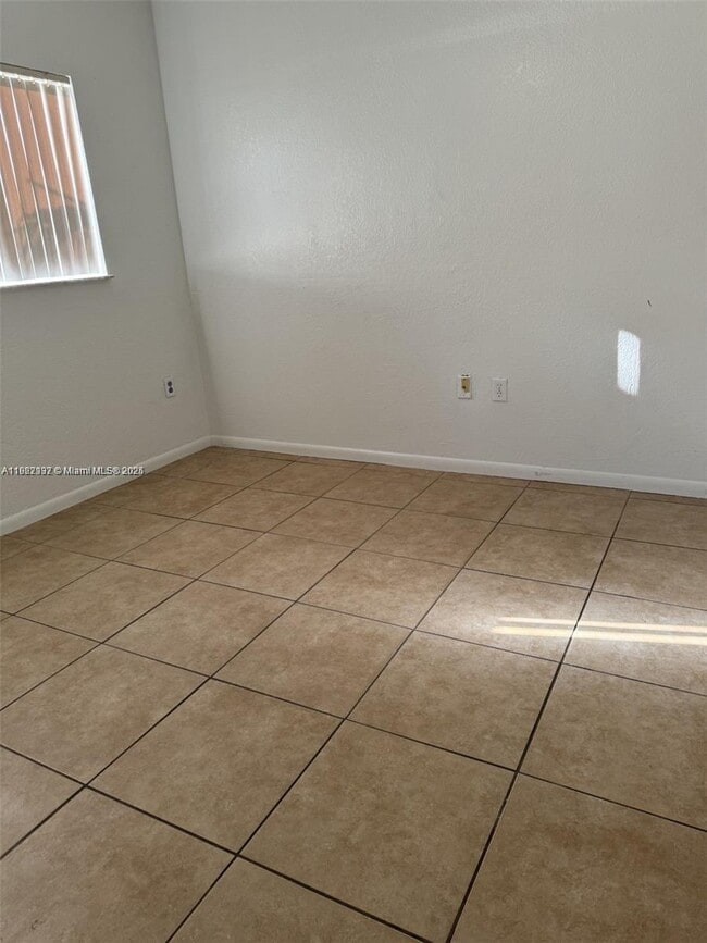 Foto del edificio - 915 SE 13th Rd