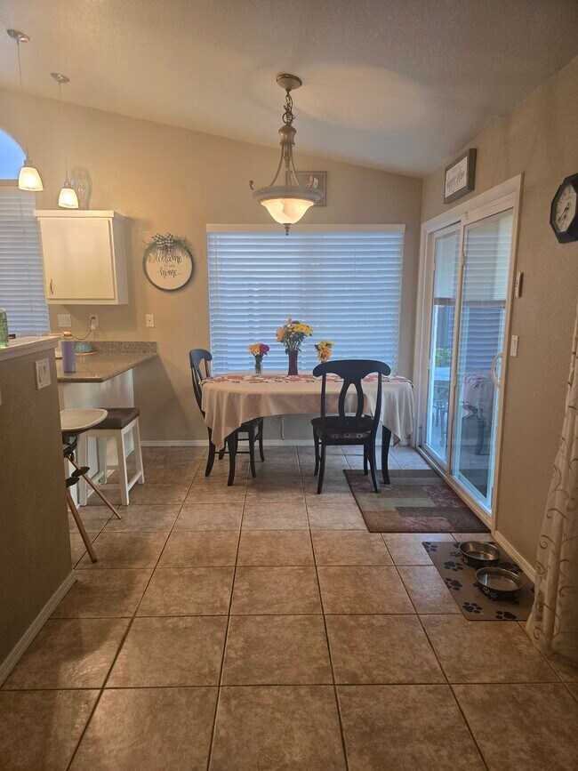 Foto del edificio - 6225 Colony Park Dr