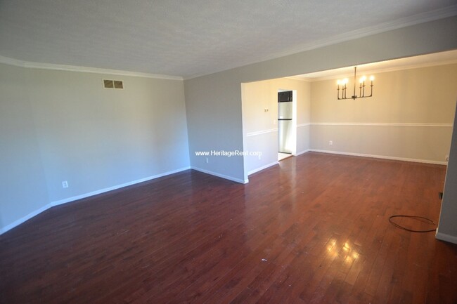 Building Photo - Cute 4 Bedroom with tons of space and 2 ca...