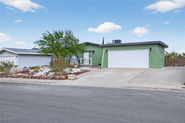 Foto del edificio - 405 Scenic Dr