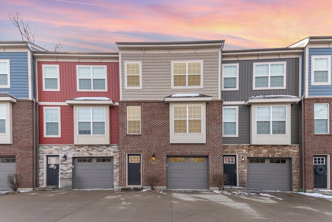 Photo - 487 S Arlington Rd Townhome