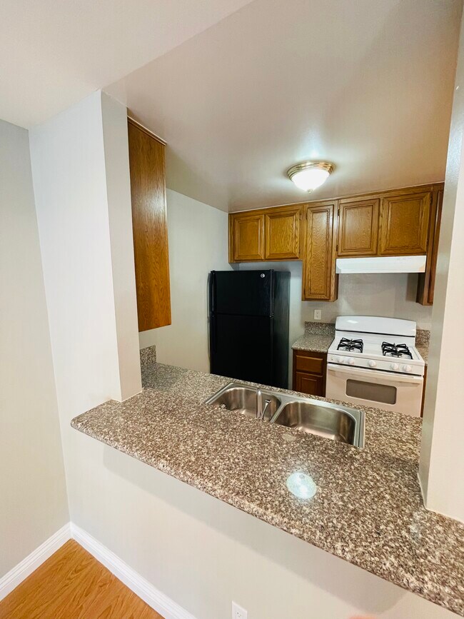 Building Photo - 2022 Eleanore Dr