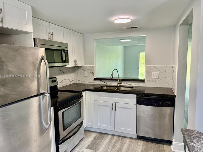 Foto del edificio - 3872 NW 90th Ave
