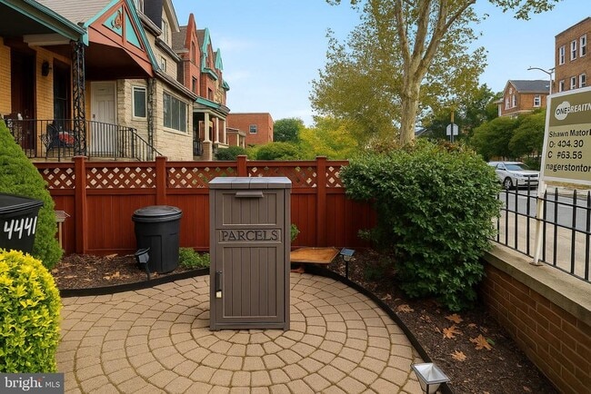 Building Photo - 4441 Spruce St