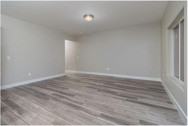 Building Photo - 1579 W Pyrite Ln
