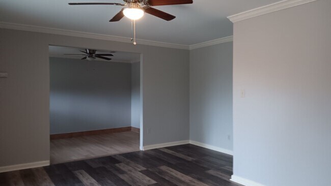 Foto del edificio - 5843 Beldart St