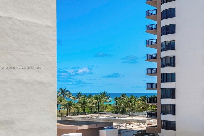 Foto del edificio - 10185 Collins Ave