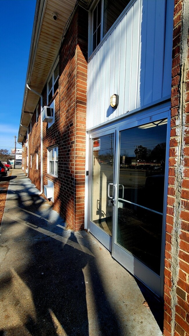 Building Photo - 3601 Richmond Hwy N