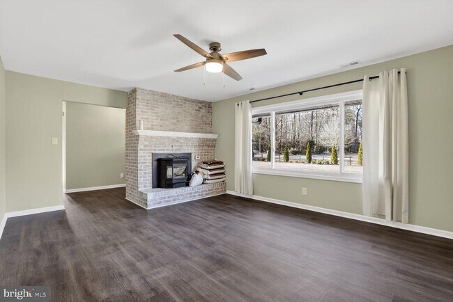 Foto del edificio - 10160 Dahlgren Rd