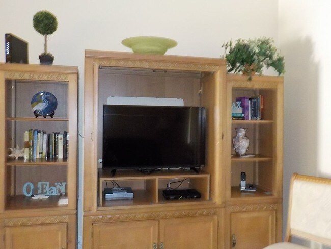 Foto del edificio - 2080 Oakridge Cir
