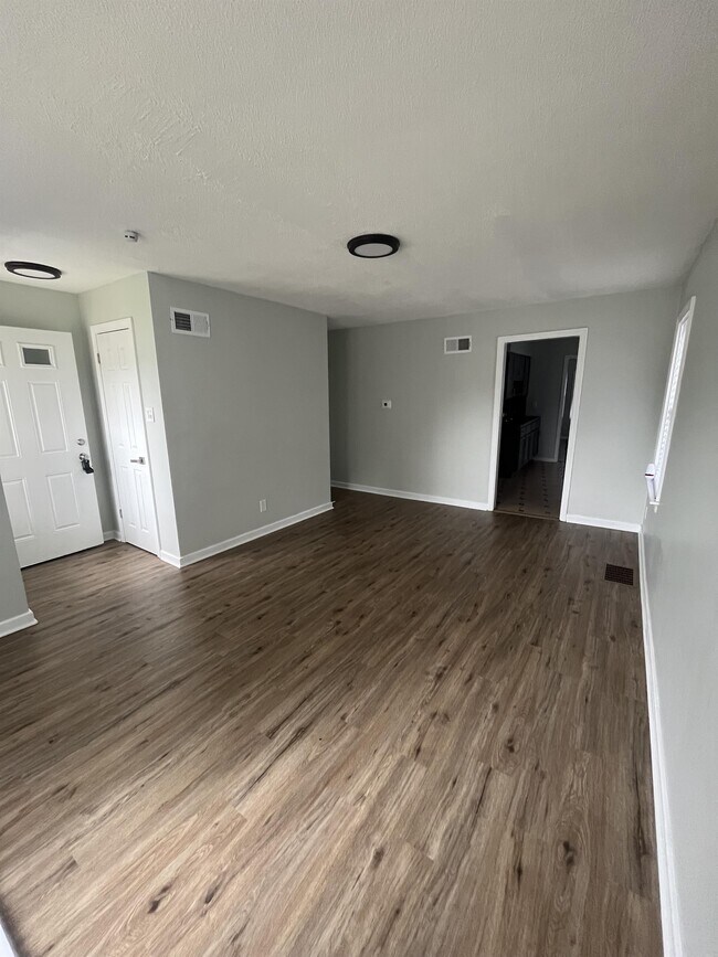 Foto del edificio - 6703 Parrish Ave
