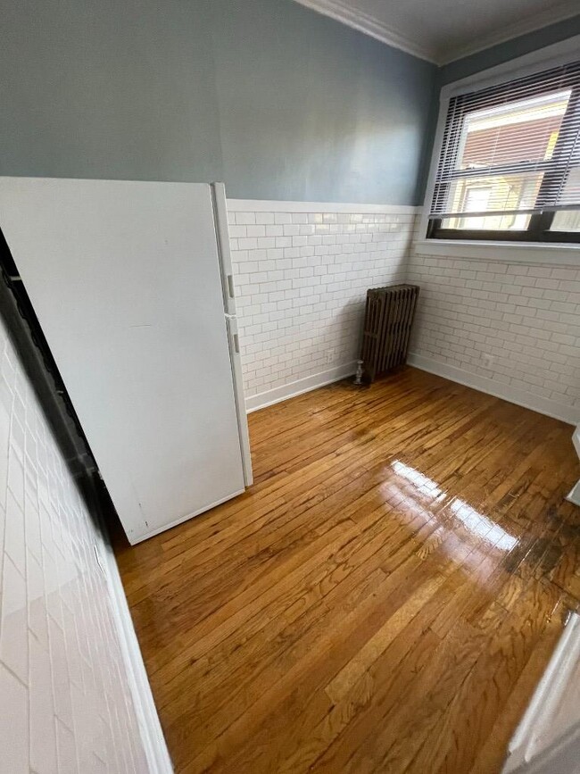 Building Photo - 6364 N Hermitage Ave