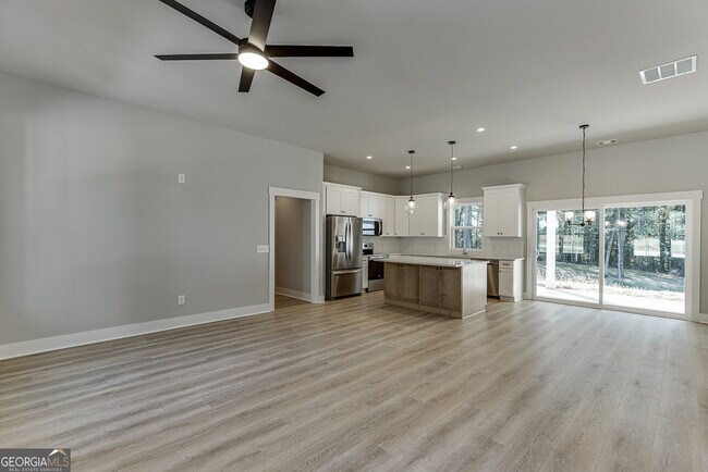 Foto del edificio - 125 Rains Rd