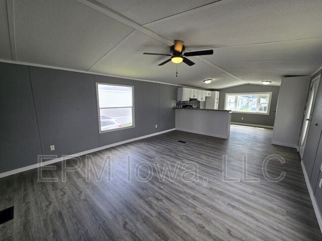 Building Photo - 700 W Ridgeway Ave