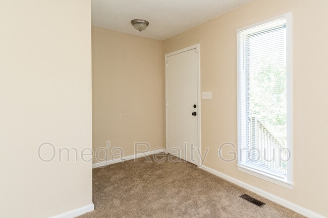 Building Photo - 2504 Daly Dr