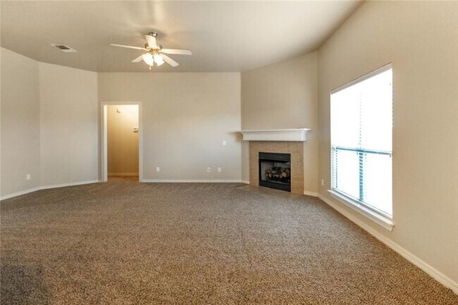 Foto del edificio - Beautiful 4 + Bedroom Home in Gated North ...