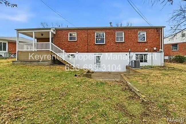 Building Photo - Spacious Updated 3-Bedroom Home in Prime Location
