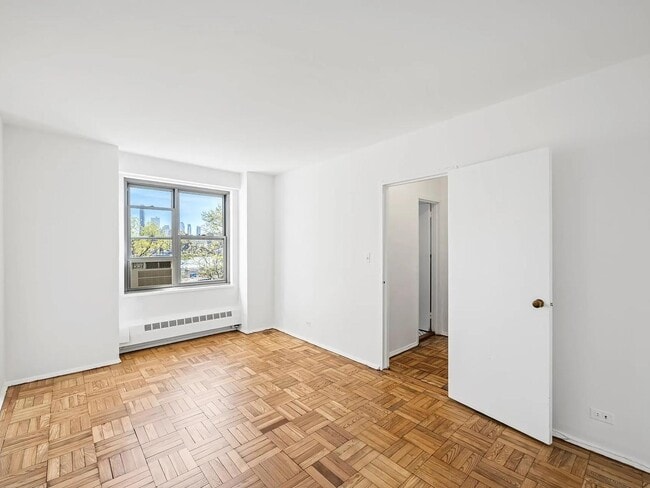 Foto del edificio - 453 FDR Dr