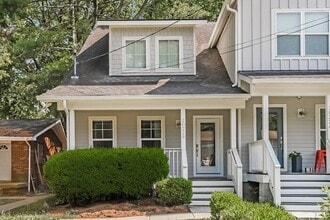 Building Photo - 2022B Greenwood Cir
