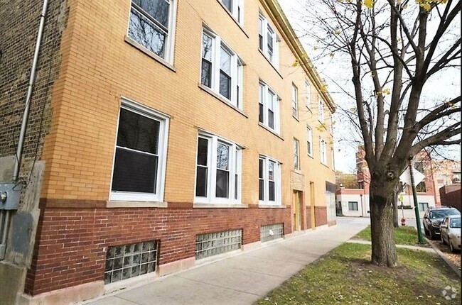 Building Photo - 2506 W Argyle St