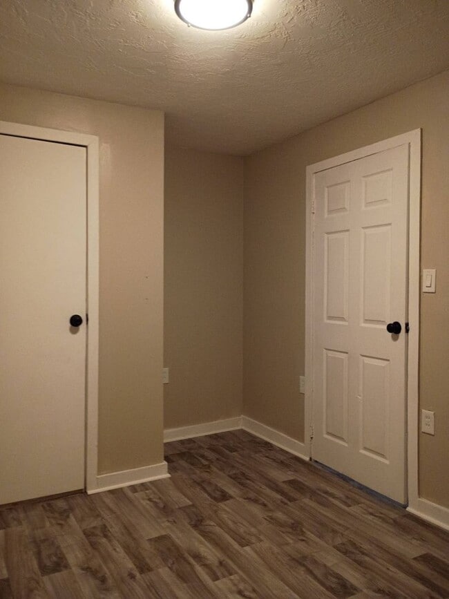 Building Photo - 50% off on the First Month's rent for Charming 3 - Bedroom Property in Prime Location