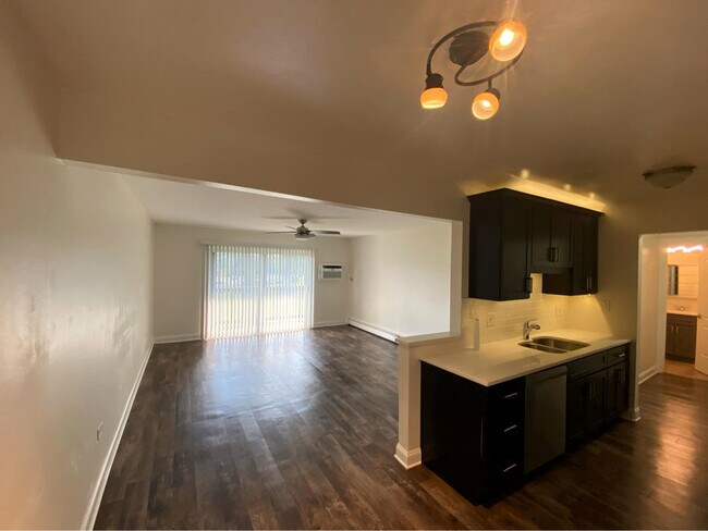 Building Photo - 7422 Brookdale Dr