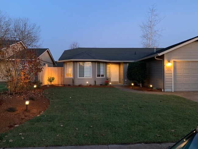 Building Photo - 5230 Autumn Leaf Ct N