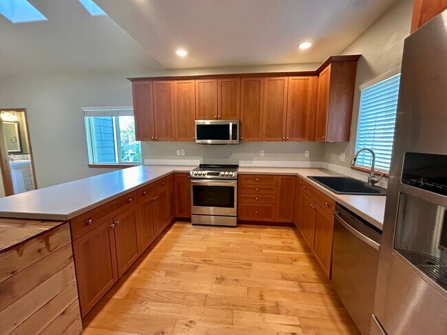 Building Photo - 1204 Clearbrook Pl