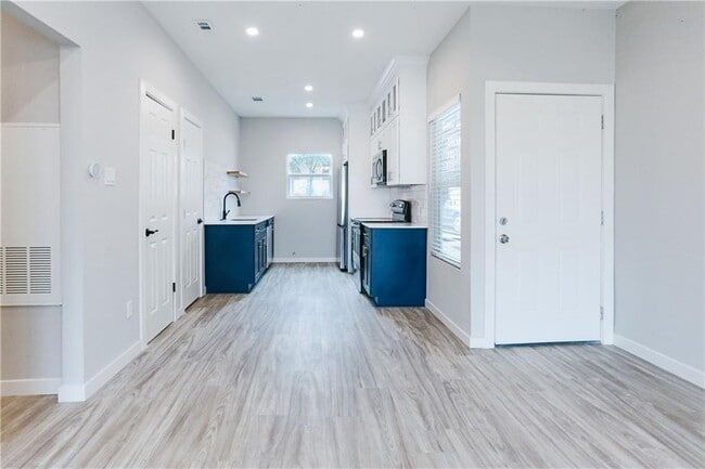 Foto del edificio - 9504 Menchaca Rd