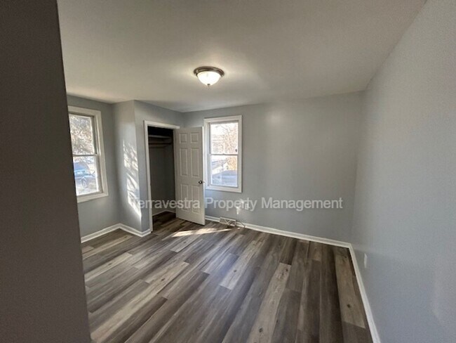Building Photo - 309 W Green Street